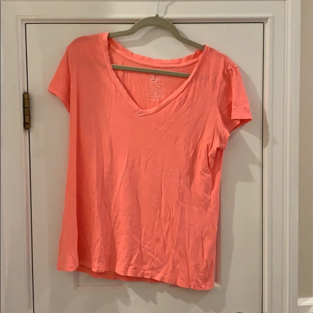 Gap v neck top